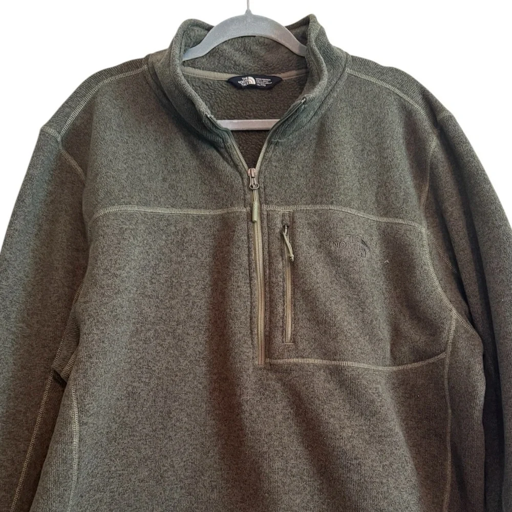The North Face Green Men's 1/4 Zip Fleece Pullover Sweatshirt